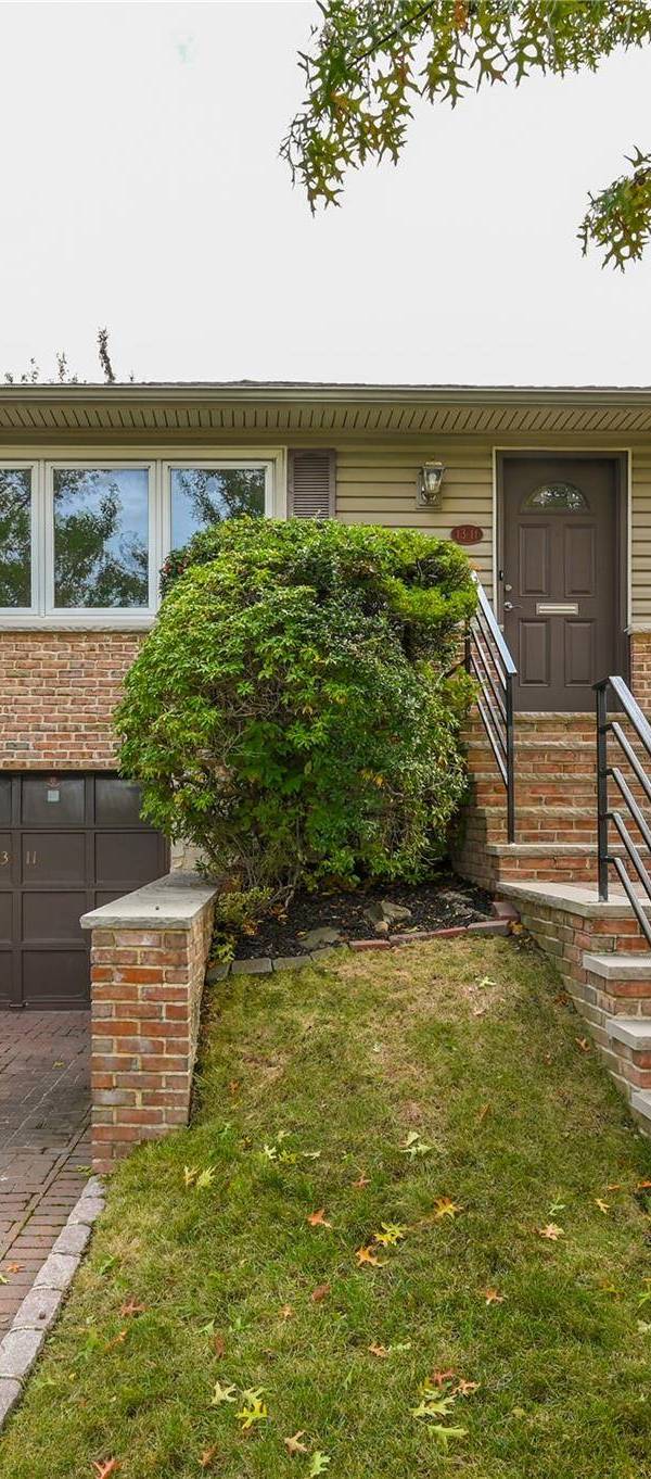 Casa de 3 Dormitorios en Venta en Whitestone - Nueva York - EE. UU.