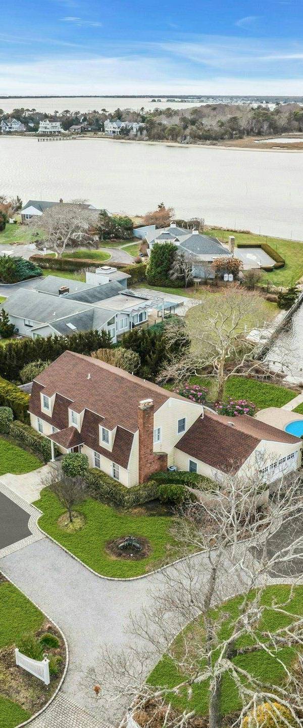 Casa de 4 Dormitorios Frente al Mar en Venta en Hampton Bays - Nueva York - EE. UU.