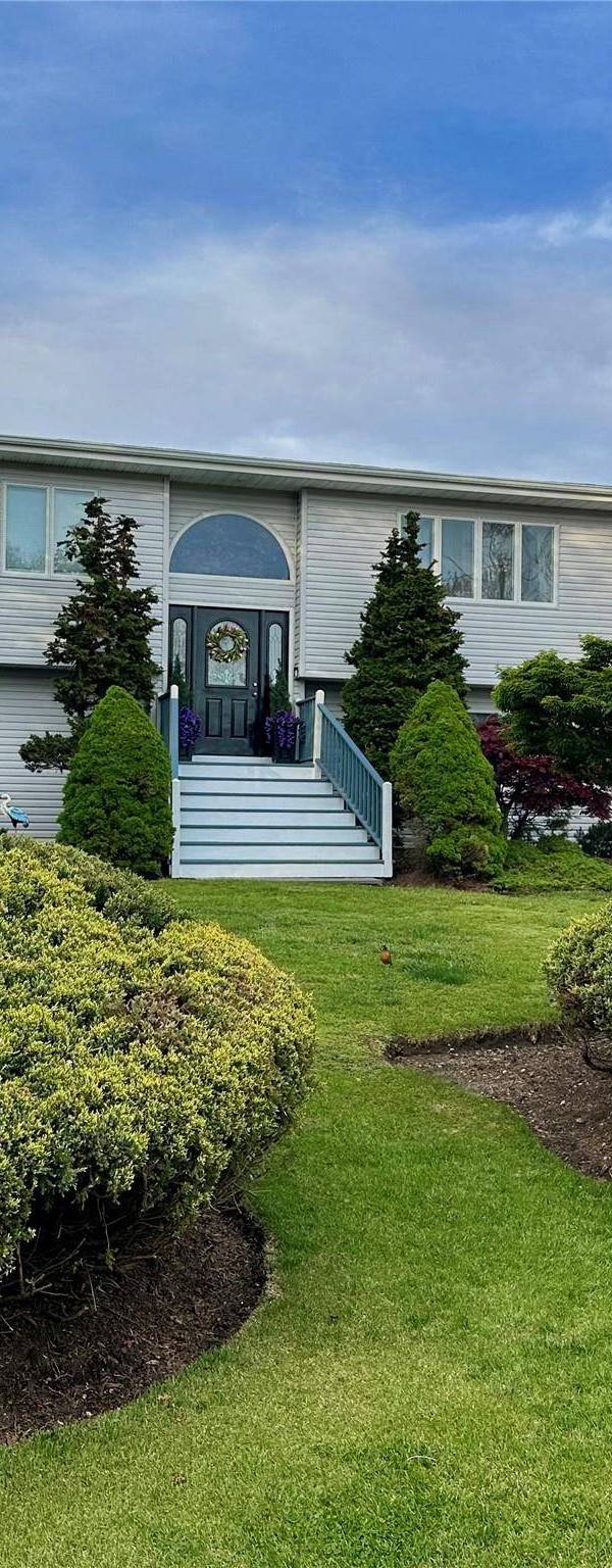 4 Bedroom Waterfront Home for Sale in Oakdale - New York - USA