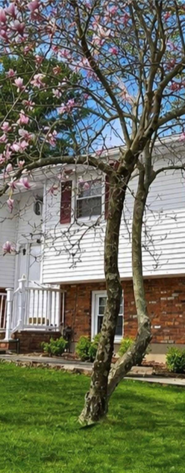 4 Bedroom Home for Sale in Airmont - New York - USA