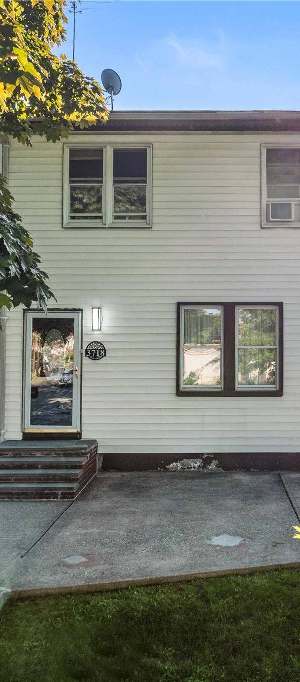 Casa de 4 Dormitorios en Venta en Bayside - Nueva York - EE. UU.