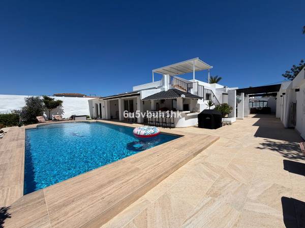Maison de 4 Chambres à Vendre à Benalmádena, Costa del Sol