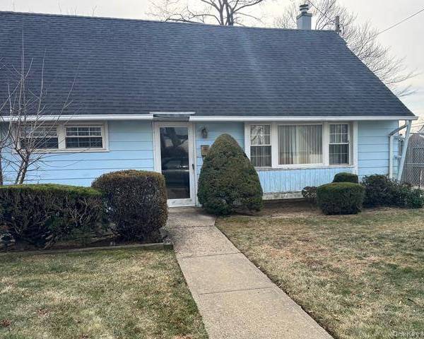Casa de 4 Dormitorios en Venta en Bethpage - Nueva York - EE. UU.