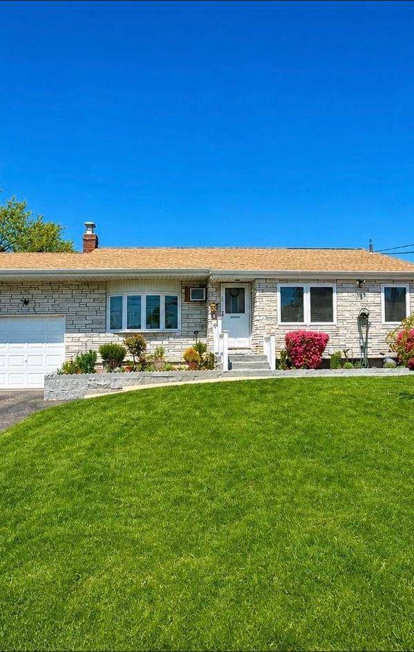 Casa com 4 Quartos à Venda em Brentwood - Nova Iorque - EUA