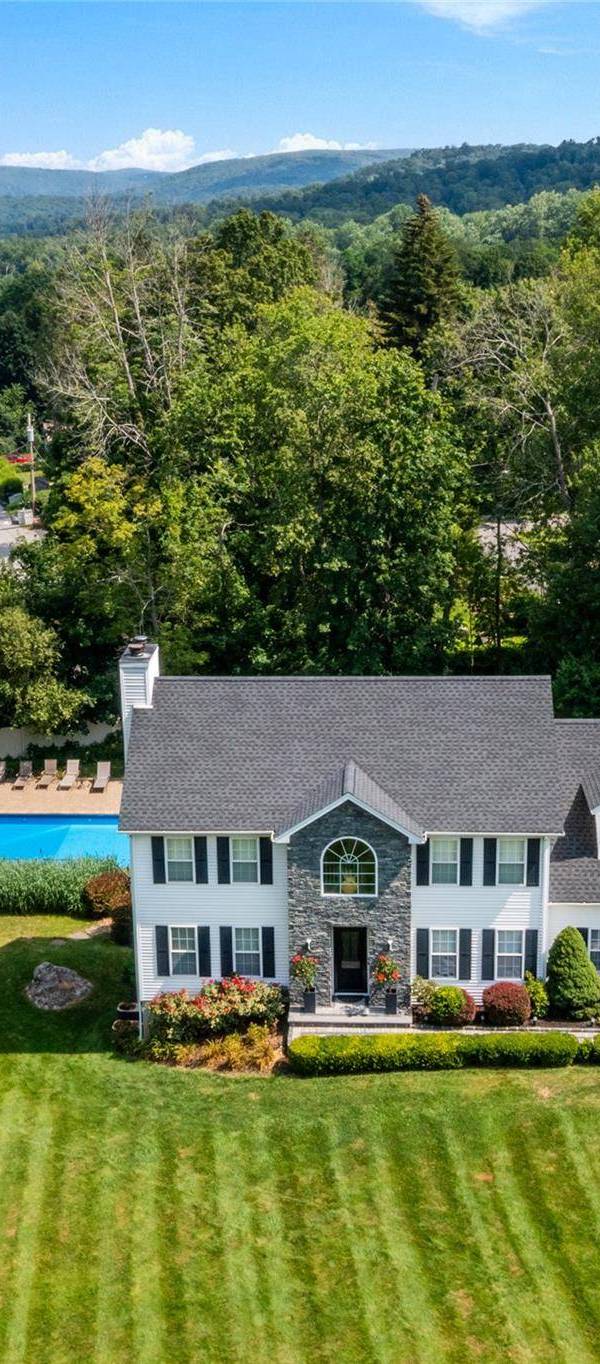 Casa de 4 Dormitorios en Venta en Brewster - Nueva York - EE. UU.