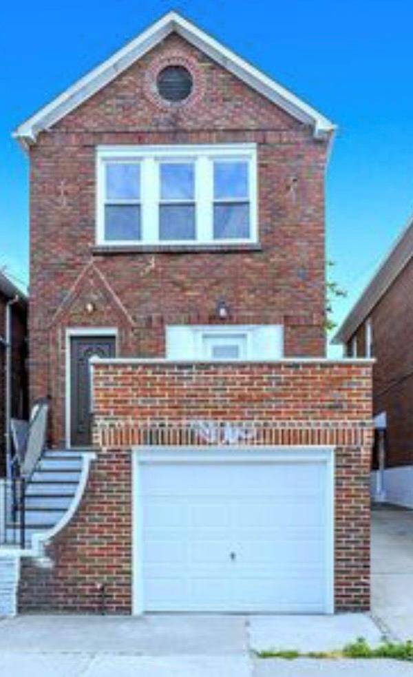 Casa de 4 Dormitorios en Venta en Bronx - Nueva York - EE. UU.