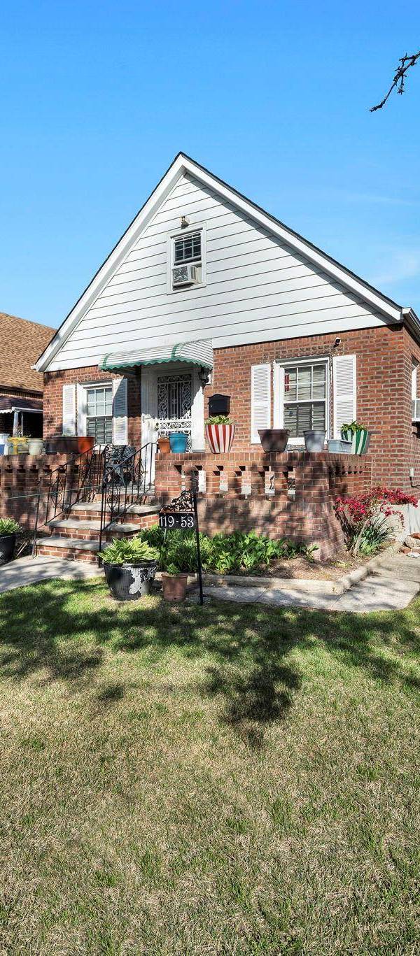 Casa de 4 Dormitorios en Venta en Cambria Heights - Nueva York - EE. UU.