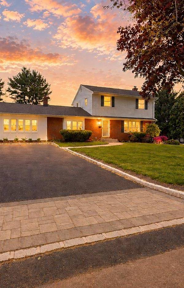 4 Bedroom Home for Sale in Commack - New York - USA