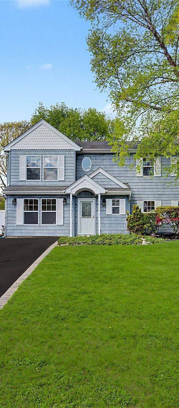 Casa de 4 Dormitorios en Venta en Coram - Nueva York - EE. UU.