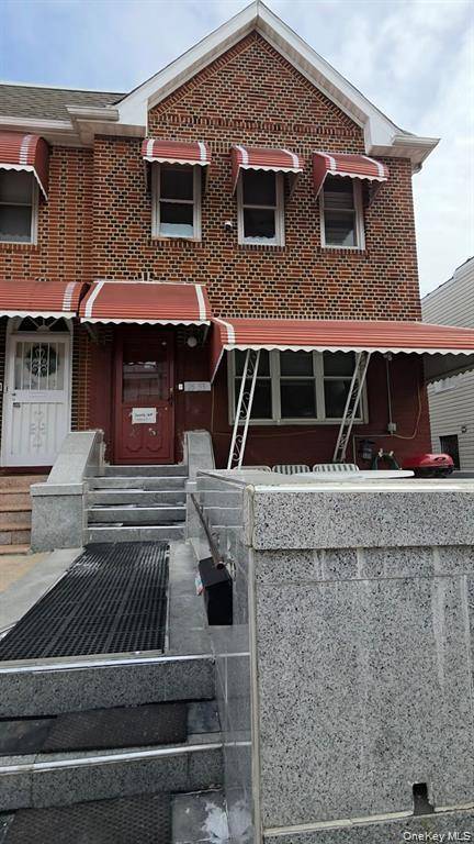 Casa com 4 Quartos à Venda em East Elmhurst - Nova Iorque - EUA