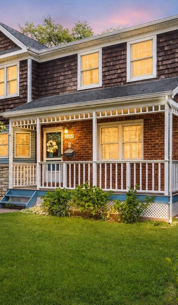 Casa de 4 Dormitorios en Venta en East Meadow - Nueva York - EE. UU.