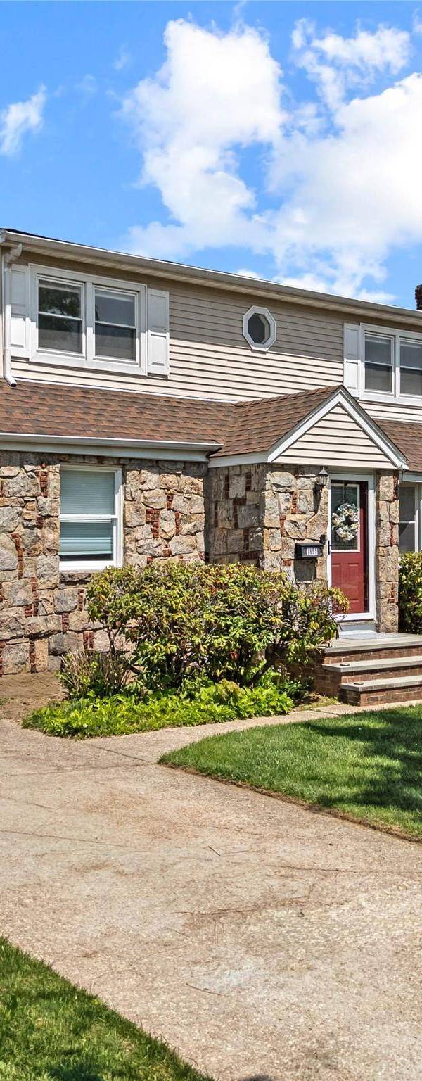 Casa de 4 Dormitorios en Venta en East Meadow - Nueva York - EE. UU.