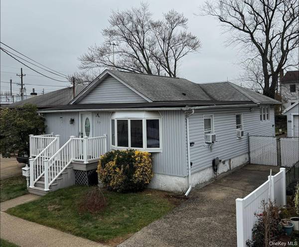 Casa com 4 Quartos à Venda em Elmont - Nova Iorque - EUA
