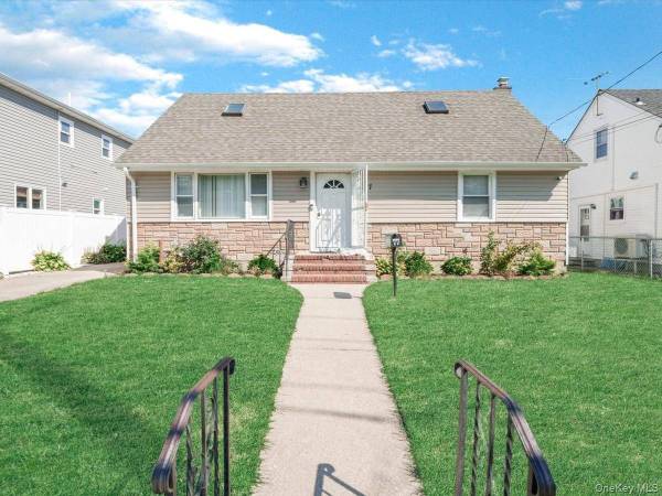 Casa com 4 Quartos à Venda em Elmont - Nova Iorque - EUA