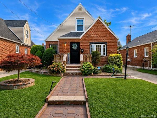 Casa com 4 Quartos à Venda em Elmont - Nova Iorque - EUA