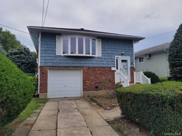 Casa com 4 Quartos à Venda em Elmont - Nova Iorque - EUA