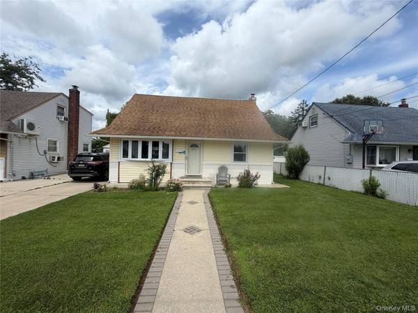Casa com 4 Quartos à Venda em Elmont - Nova Iorque - EUA