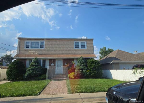 Casa com 4 Quartos à Venda em Elmont - Nova Iorque - EUA
