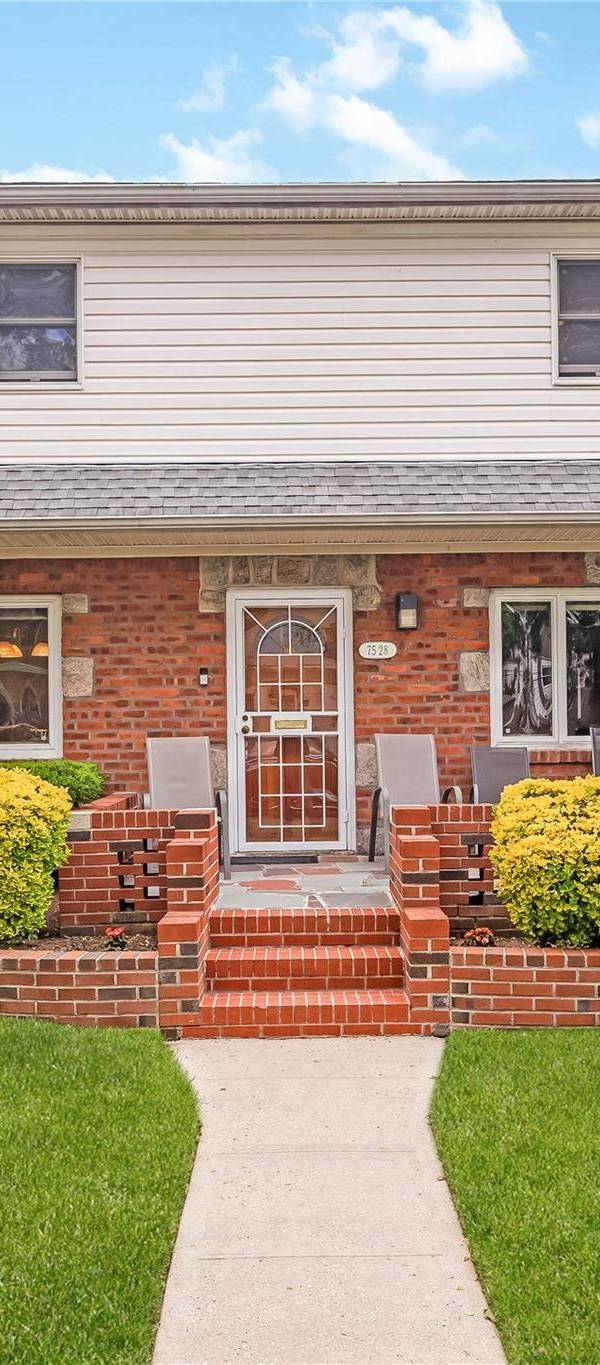 Casa com 4 Quartos à Venda em Fresh Meadows - Nova Iorque - EUA