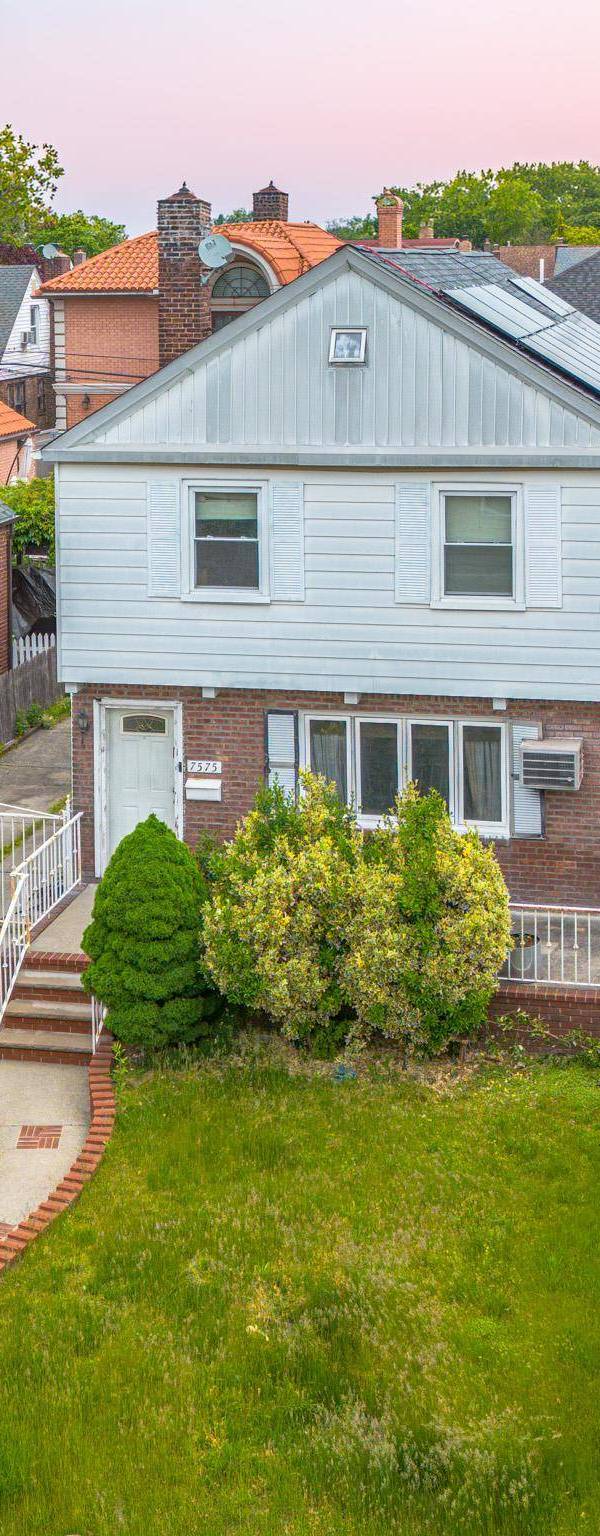 Casa com 4 Quartos à Venda em Fresh Meadows - Nova Iorque - EUA