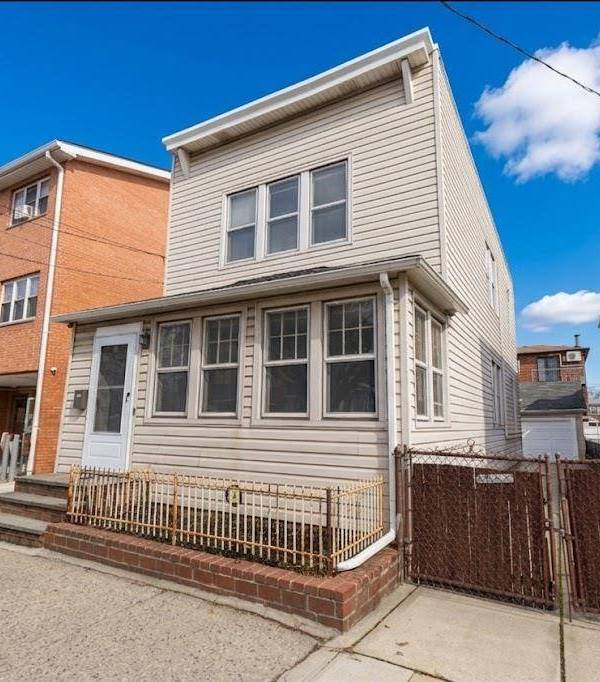 Casa com 4 Quartos à Venda em Fresh Meadows - Nova Iorque - EUA