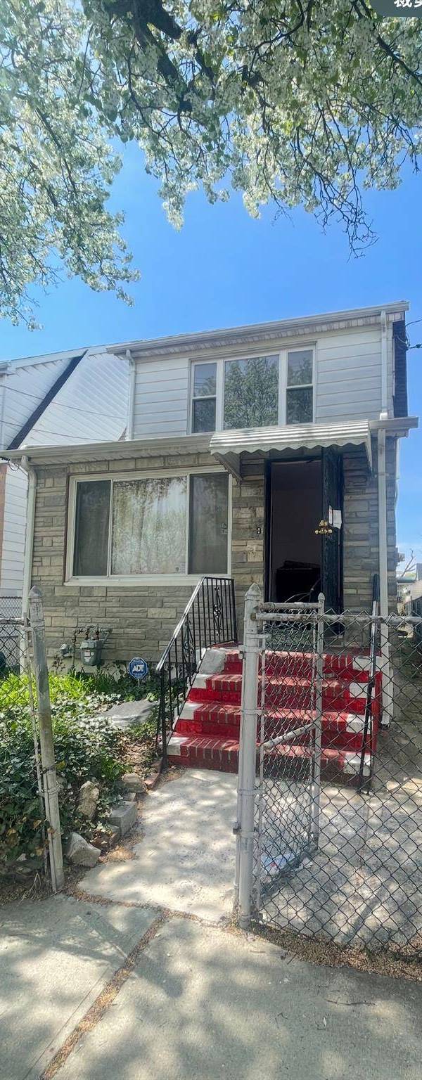 Casa com 4 Quartos à Venda em Fresh Meadows - Nova Iorque - EUA