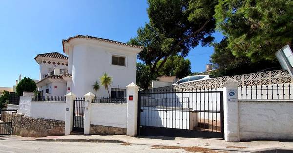 4-Bedroom House for Sale in Fuengirola, Costa del Sol