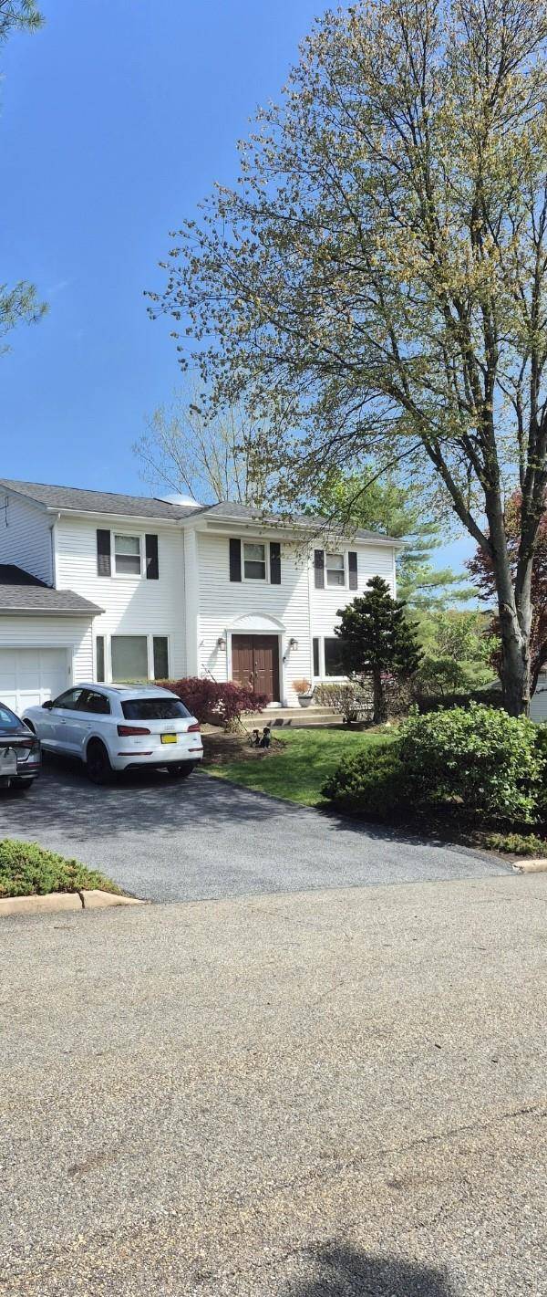 Casa de 4 Dormitorios en Venta en Garnerville - Nueva York - EE. UU.