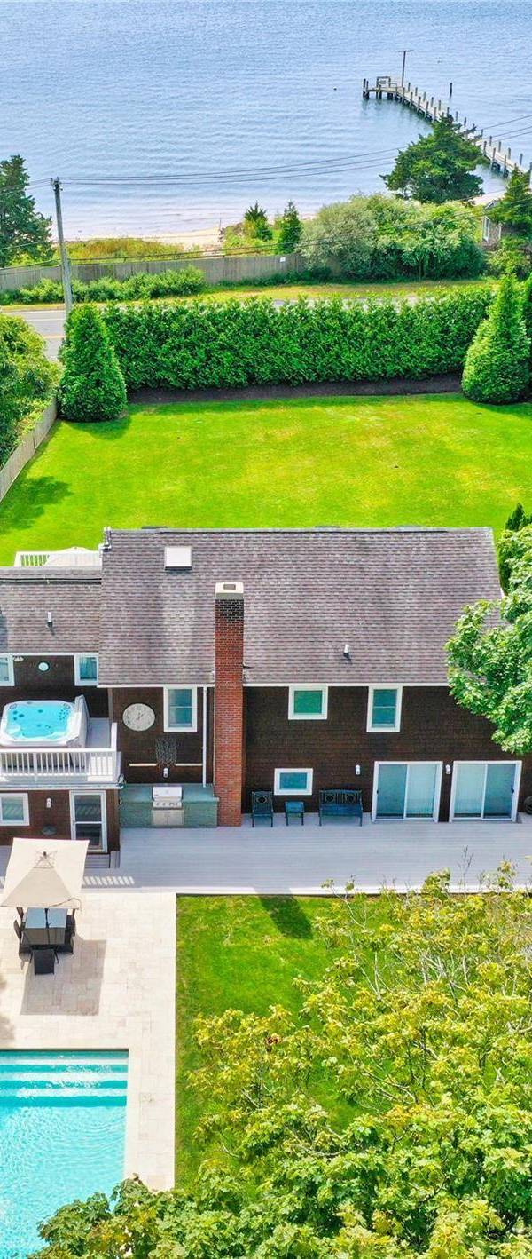 Casa de 4 Dormitorios en Venta en Hampton Bays - Nueva York - EE. UU.