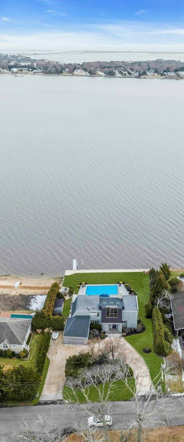 Casa de 4 Dormitorios en Venta en Hampton Bays - Nueva York - EE. UU.