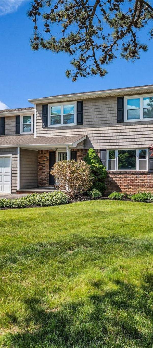 Casa com 4 Quartos à Venda em Hauppauge - Nova Iorque - EUA