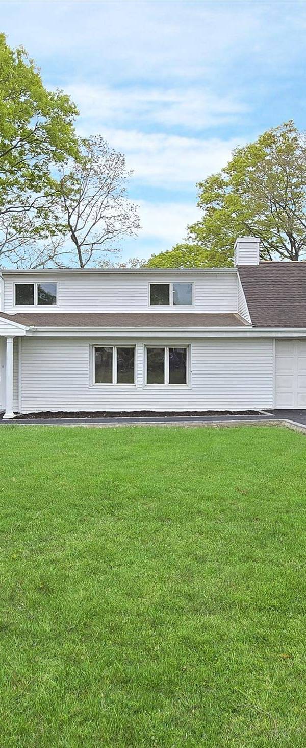 Casa com 4 Quartos à Venda em Holtsville - Nova Iorque - EUA