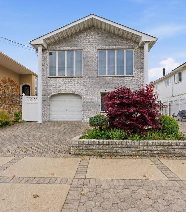Casa com 4 Quartos à Venda em Howard Beach - Nova Iorque - EUA