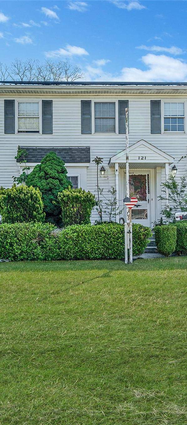 Casa de 4 Dormitorios en Venta en Kings Park - Nueva York - EE. UU.