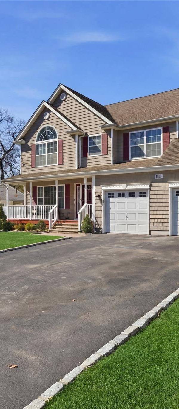 Casa com 4 Quartos à Venda em Lake Grove - Nova Iorque - EUA