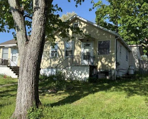 Casa de 4 Dormitorios en Venta en Lake Peekskill - Nueva York - EE. UU.