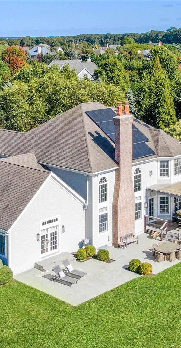 Casa de 4 Dormitorios en Venta en Laurel - Nueva York - EE. UU.