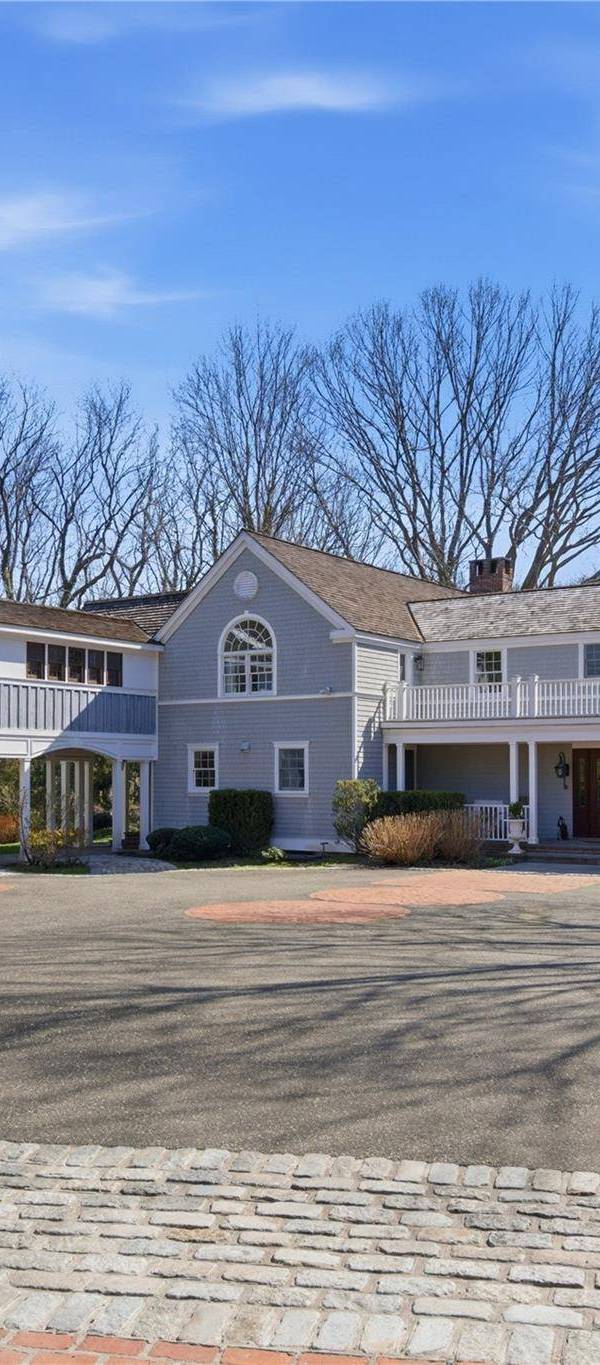 4 Bedroom Home for Sale in Lloyd Harbor - New York - USA