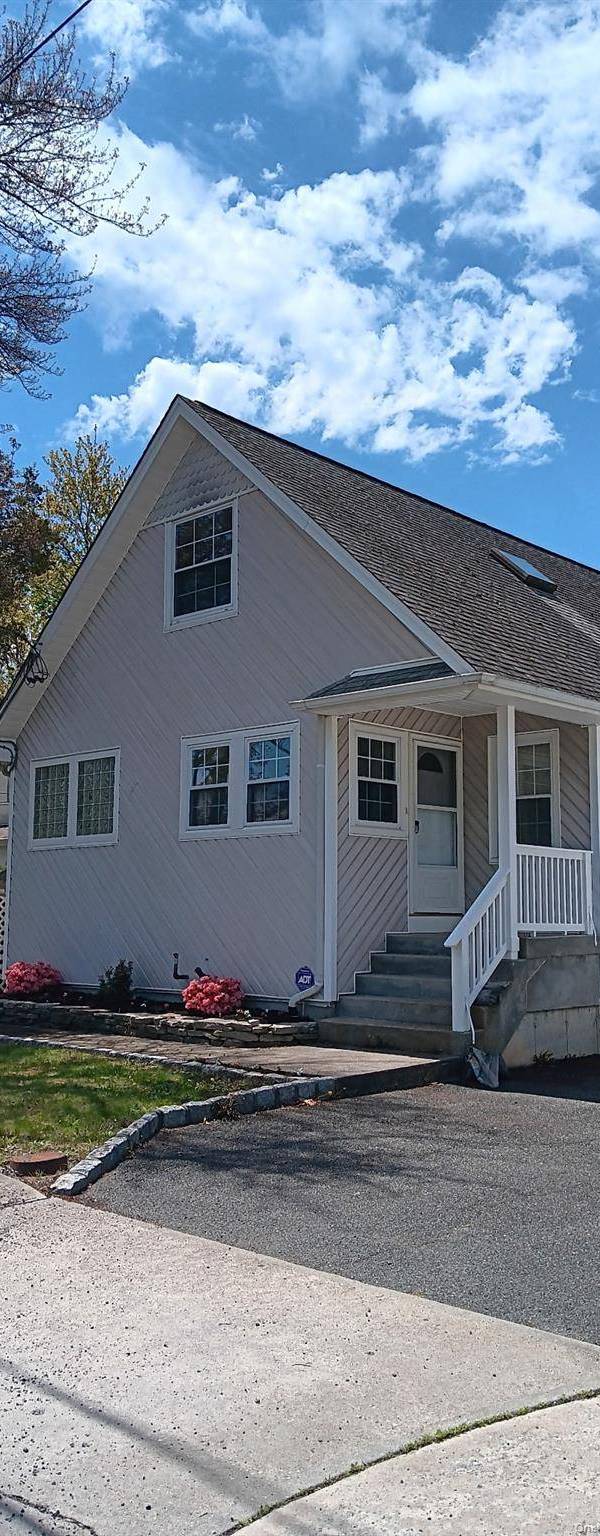 Casa de 4 Dormitorios en Venta en Mastic Beach - Nueva York - EE. UU.