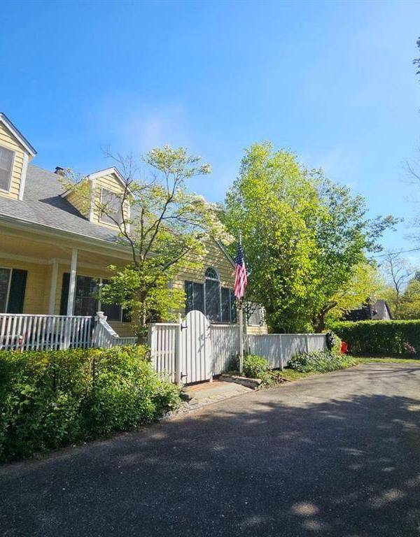 Casa de 4 Dormitorios en Venta en Mastic Beach - Nueva York - EE. UU.