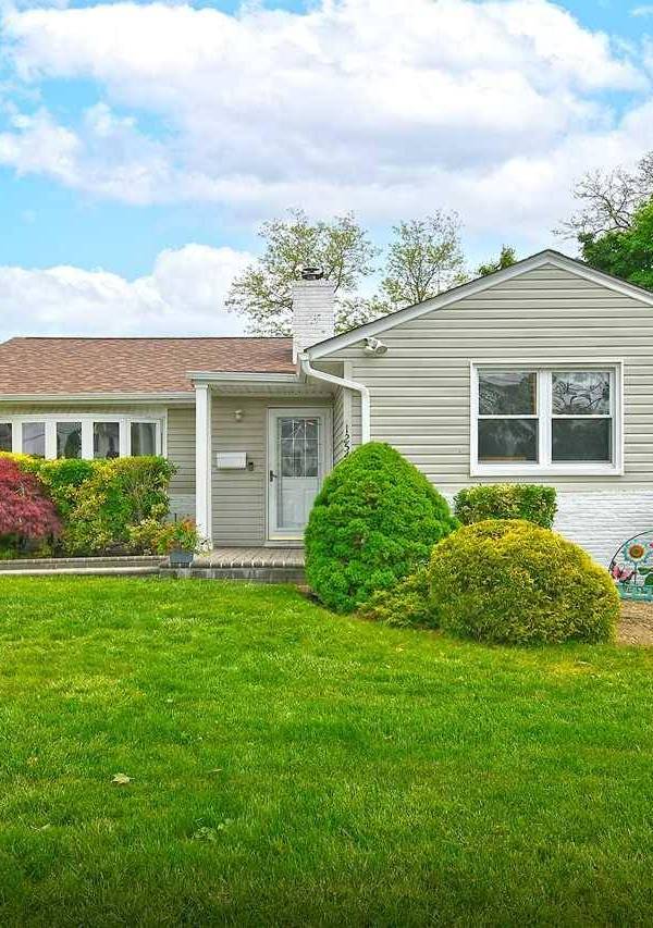 Casa de 4 Dormitorios en Venta en Merrick - Nueva York - EE. UU.