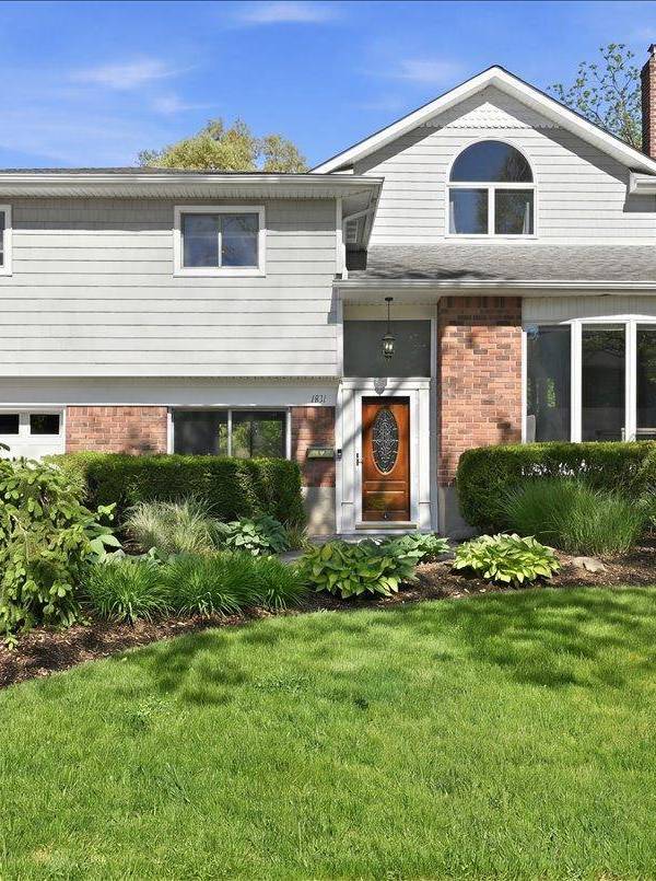 Casa de 4 Dormitorios en Venta en Merrick - Nueva York - EE. UU.
