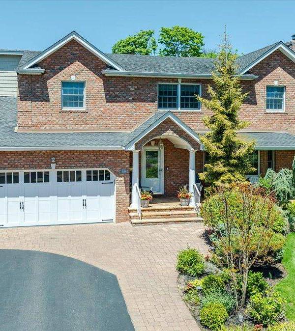 Casa de 4 Dormitorios en Venta en Merrick - Nueva York - EE. UU.