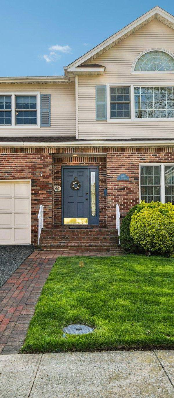 Casa de 4 Dormitorios en Venta en Merrick - Nueva York - EE. UU.