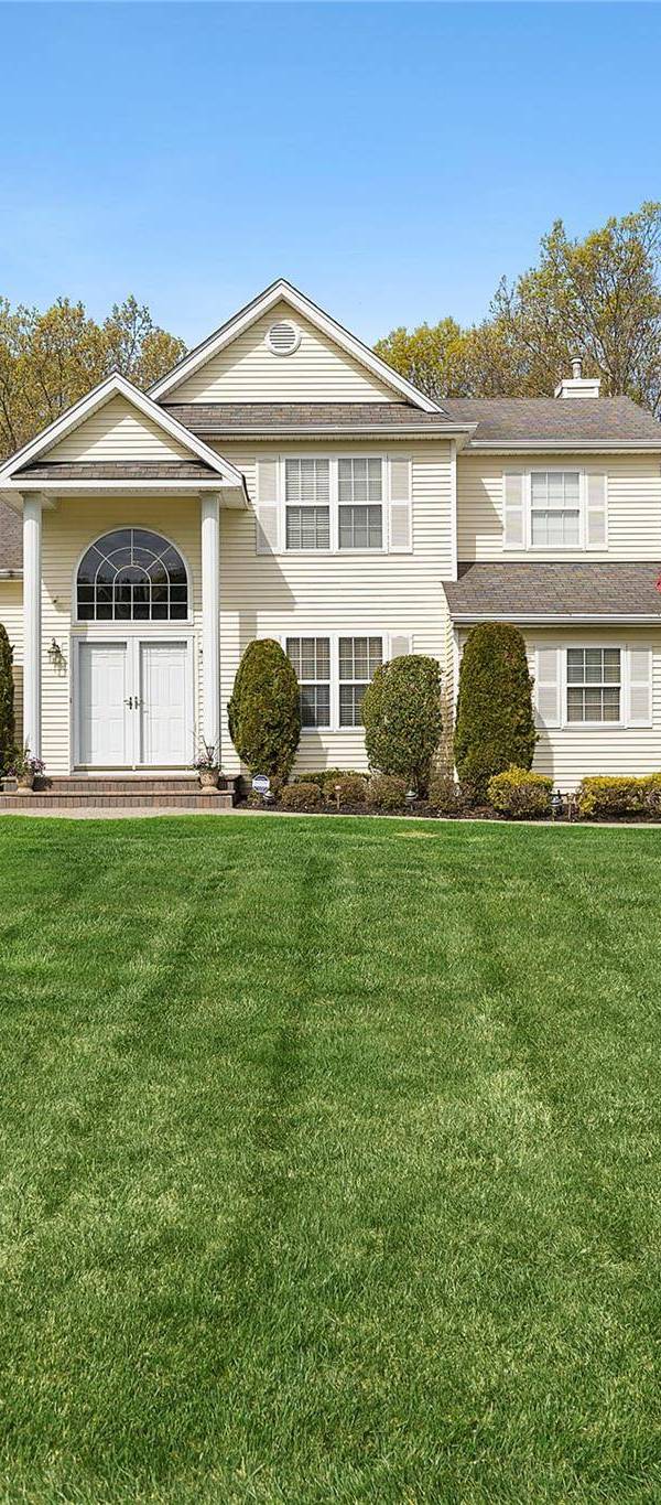 4 Bedroom Home for Sale in Middle Island - New York - USA