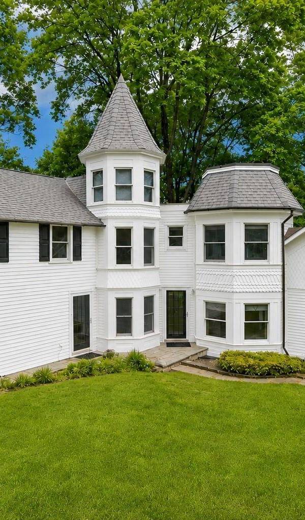 4 Bedroom Home for Sale in Mount Kisco - New York - USA