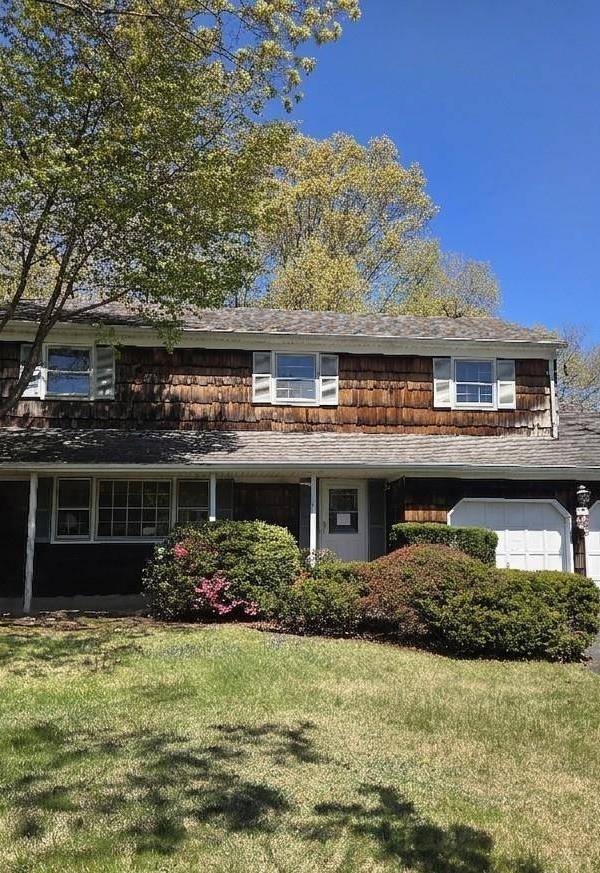 Casa de 4 Dormitorios en Venta en Nesconset - Nueva York - EE. UU.