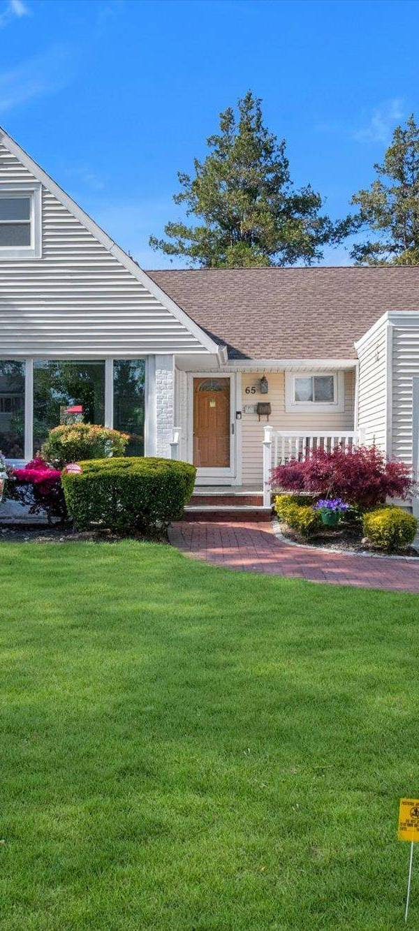 4 Bedroom Home for Sale in New Hyde Park - New York - USA