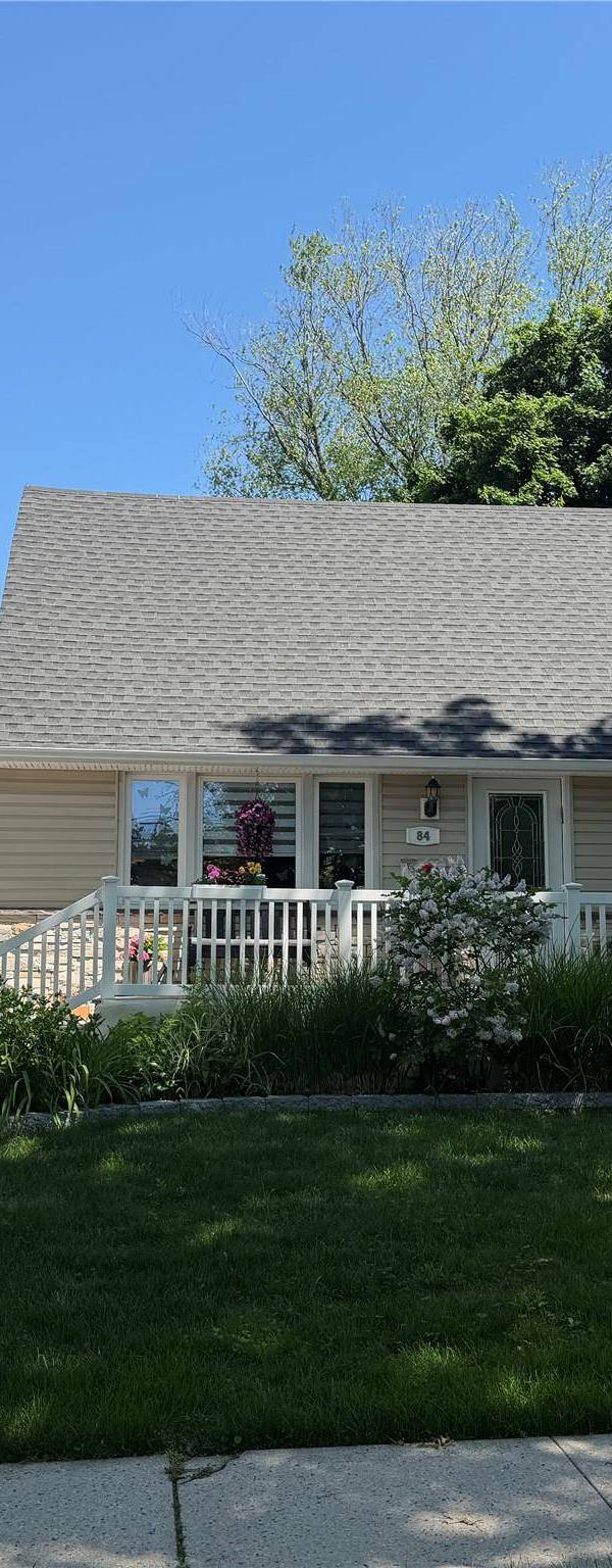 4 Bedroom Home for Sale in New Hyde Park - New York - USA