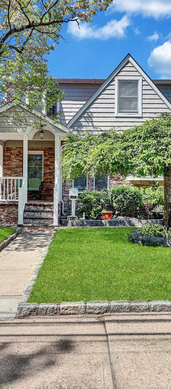 4 Bedroom Home for Sale in New Hyde Park - New York - USA